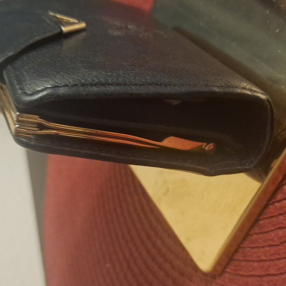 Vintage YSL Compact Kiss Lock Leather Bifold Wallet - Picture 5 of 10